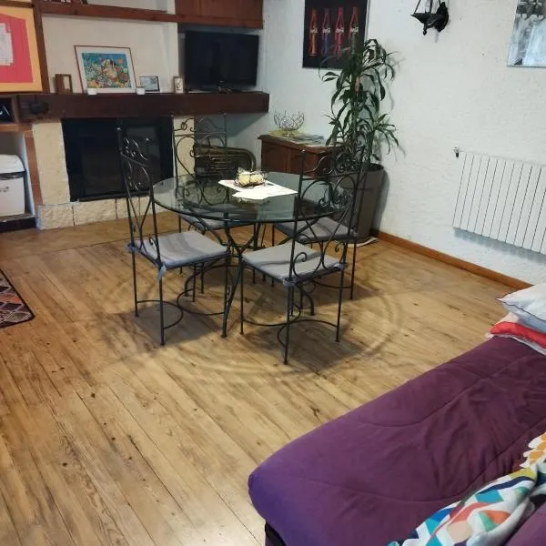 jolie appartement en rez de chaussée, ξενοδοχείο σε Quillan