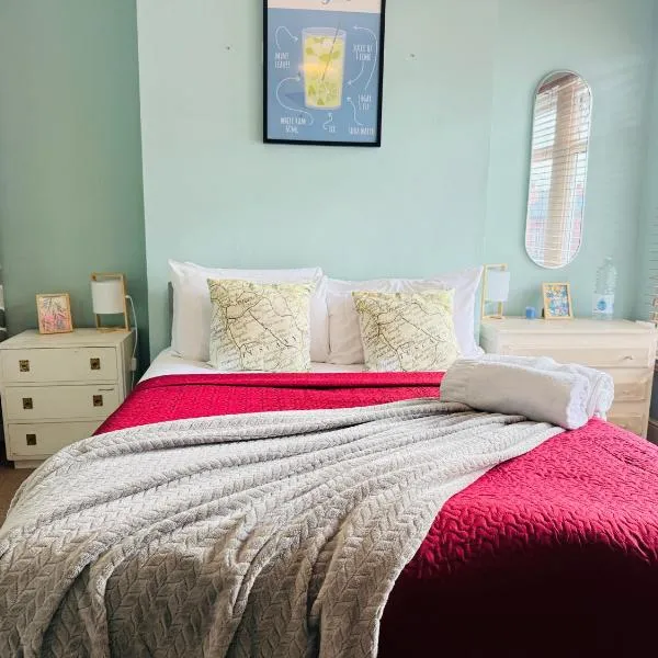 Last-Minute Reserve l Exclusive Deal l Sleeps Up to 5 l Free Parking l cottage l close to city, hotel in Birmingham