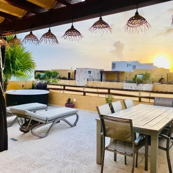Lunada PH with Private Rooftop and Jacuzzi by Caribe Rentas、プラヤ・デル・カルメンのホテル
