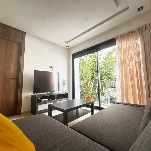 Cozy green studio - Self check in, Prime location, Free parking, hotel u gradu Kazablanka