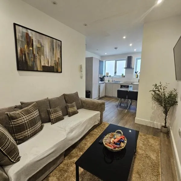 Modern 2BR in West Hendon - Parking -Easy Commute, hotelli kohteessa The Hyde