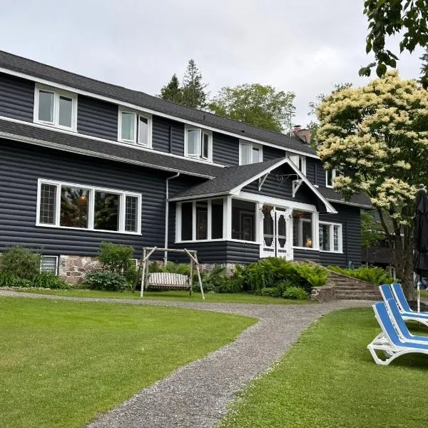 Bonnie View Inn, hotel v destinaci Haliburton