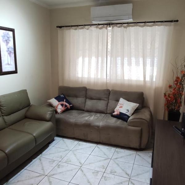 Apartamento Espaçoso a 300m da praia Enseada, Guaruja
