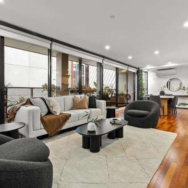 3 Bd Stylish, Spacious Stunner! Minutes to Marvel!, hotel di Melbourne