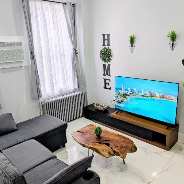 Newly Renovated 2B 2BA apt! mins to PATH & NY!, viešbutis mieste Džersi Sitis