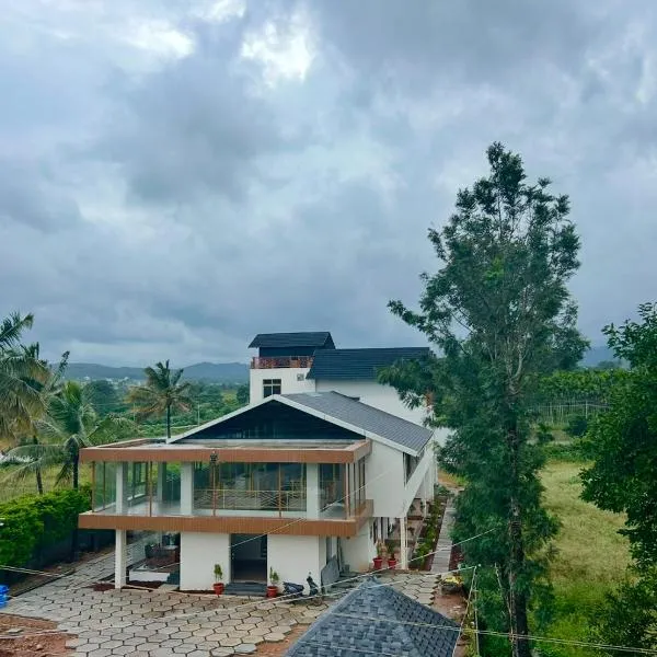 CKM- Lake View Mountain View and Pool, ξενοδοχείο σε Chikmagalur