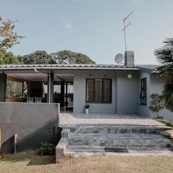 Sea La Vie- beach cottage, hotel in Port Edward