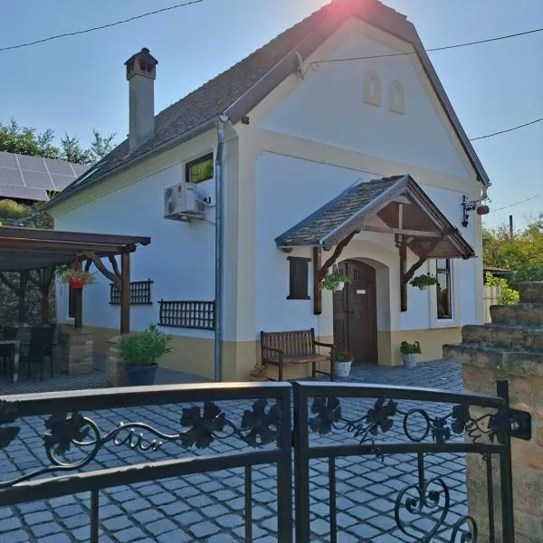 Nánaháza, hotel in Alsónána
