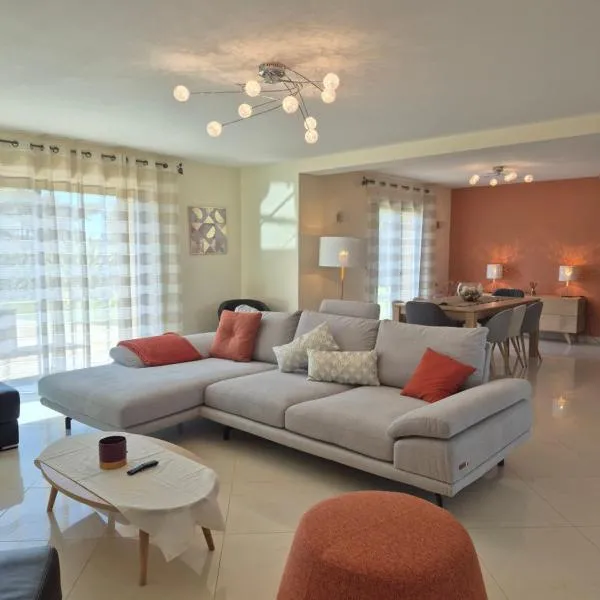 La jolie Villa du Pesquier – hotel w mieście Saint-Crépin-et-Carlucet