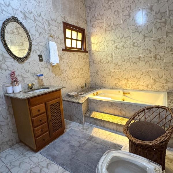 Charming Colonial Countryside Home with Wifi - Foto 3
