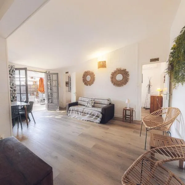Bungalow PITAYA dans jardin tropical proche lagon, hôtel à Saint-Gilles les Bains