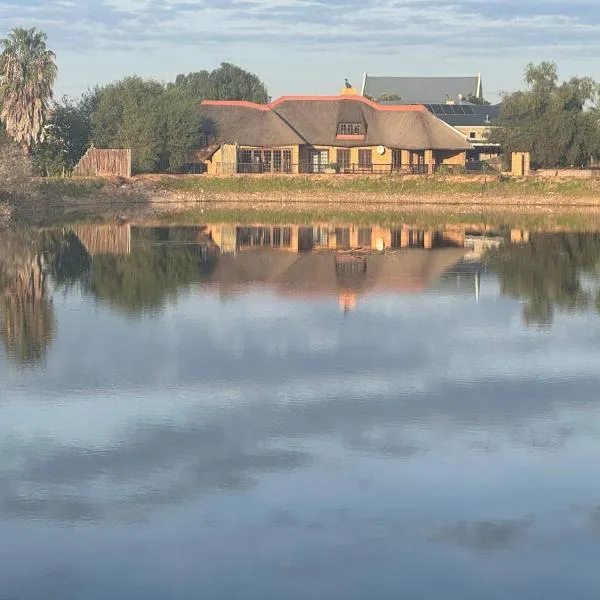 Duckpond Lodge, hotel in Oudtshoorn