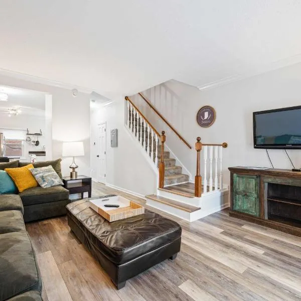 Mass Ave Gem and steps away from Yoga Studio, hotel v destinácii Indianapolis