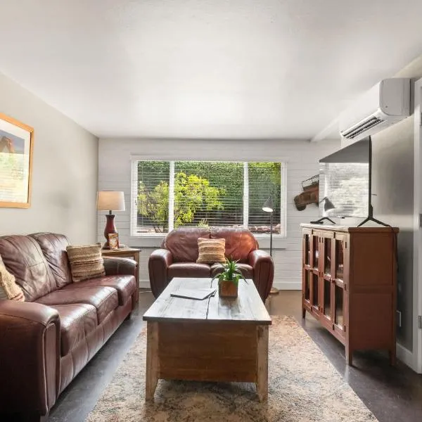 Downtown Cozy Home Base - Purple Sage 5, hotelli kohteessa Moab
