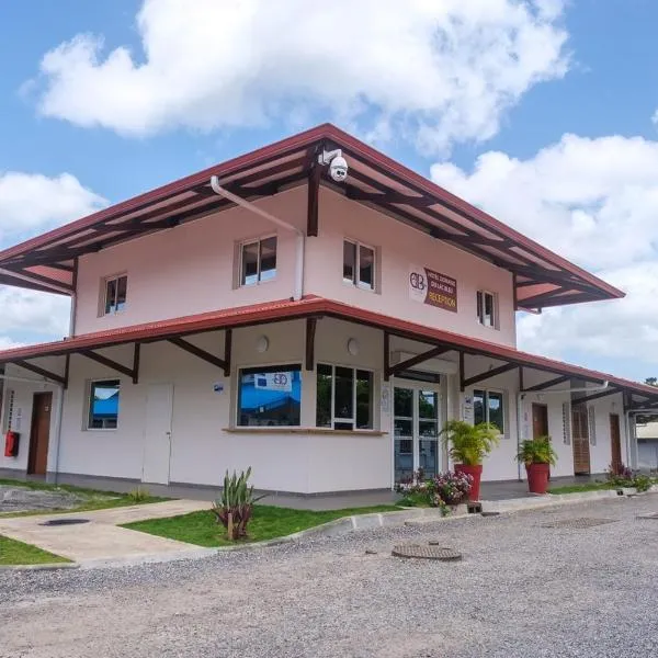 Domaine du lac bleu, hotel in Saint-Laurent du Maroni