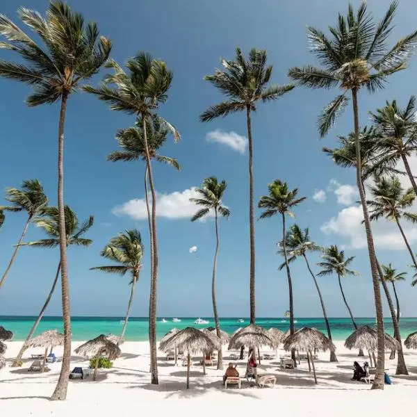 TROPICAL DREAM STUDIOS DELUXE playa LOS CORALES, hotel in Punta Cana