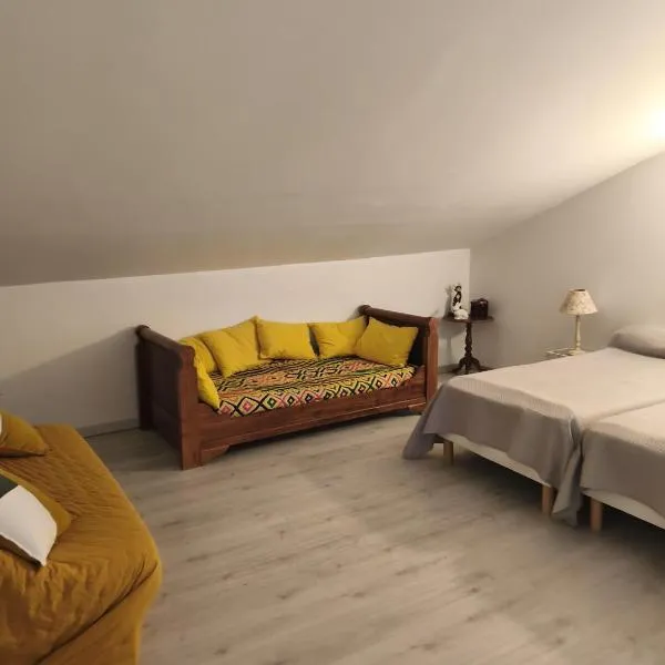 La maison d Adélaïde, hotel a Saint-Laurent-dʼAigouze