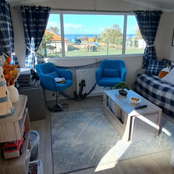 Sea view holiday home with accessible ramp and WiFi, hotel in Port Seton