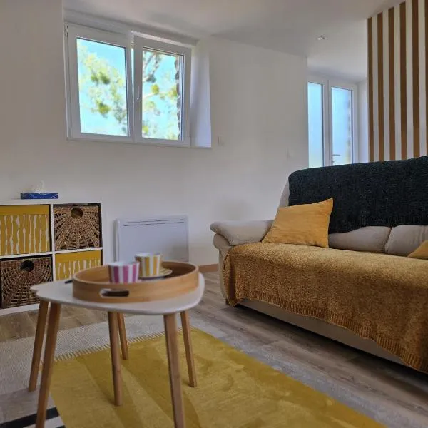 House for 4 people, hotel in Folligny