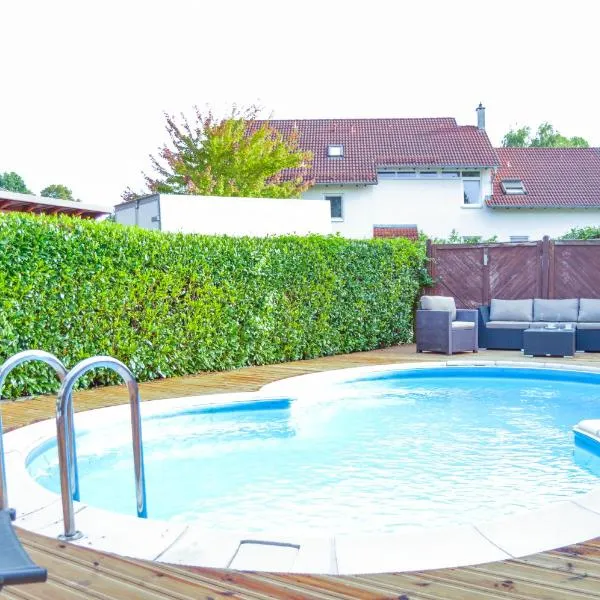 Wellness & Fun am Bodensee - mit Pool, Kino, Tischkicker und Terrasse, hotel em Markdorf