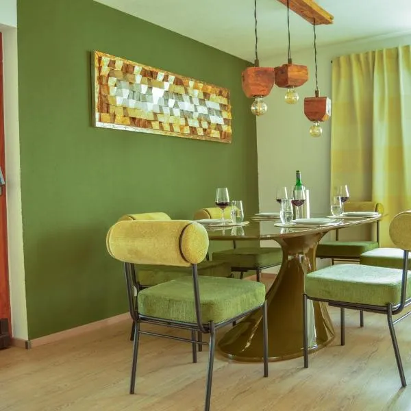 Wellness & Fun am Bodensee - mit Pool, Kino, Tischkicker und Terrasse, hotel in Markdorf