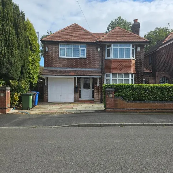 4 bed detached house near Manchester Airport Manchester -Cheadle, ξενοδοχείο σε Cheadle