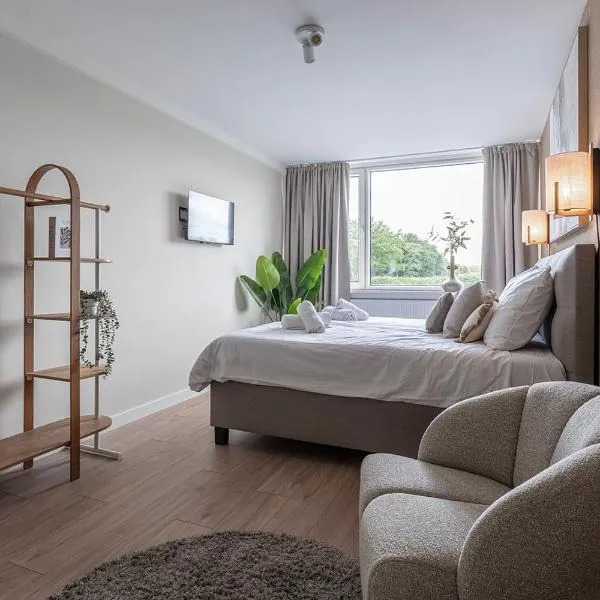 New Bedroom Near Tilburg University & Nature: Tilburg'da bir otel