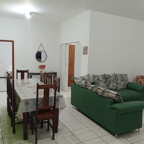 Casa grande, ar em todos os quartos, cabe 3 carros - Foto 4