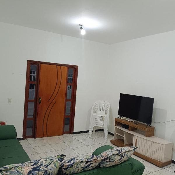 Casa grande, ar em todos os quartos, cabe 3 carros - Foto 5