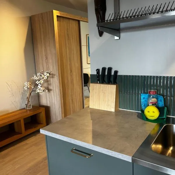 Newly built bright apartment, close to everything If you want to visit Stockholm, you will find the perfect accommodation here! Ferry line 80 makes it very convenient and easy to get to the city center, hotel in Nacka