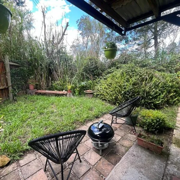 Cozy private cottage with garden views at Ferngrove, viešbutis mieste Stormsrifyras