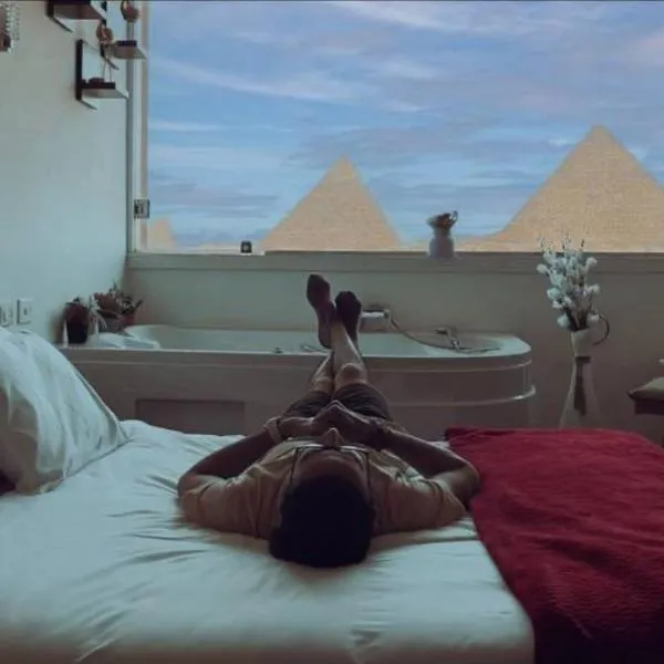 Middle East pyramids veiw, hotel v destinaci Banī Ghālib