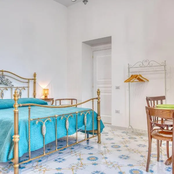 Suites Capri & Ischia, hotel in Angri