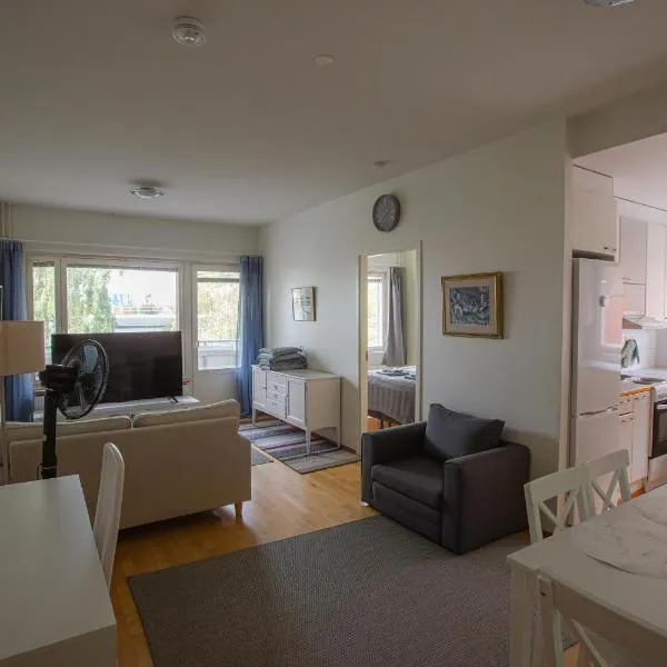 Mid Haven Cozy Apartment with Sauna, Glassed Balcony and Free Parking, hotel in Kemi