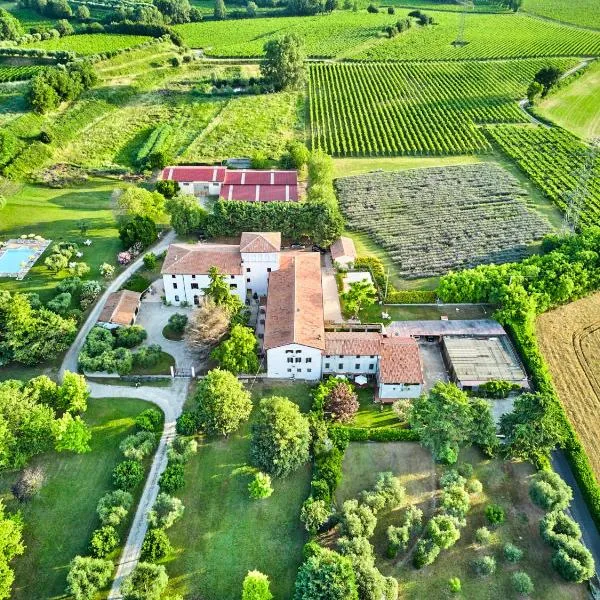 AGRITURISMO COLOMBARE TEBOI, hotel in Lazise