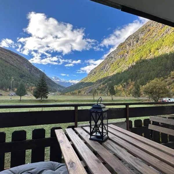 Alpine magic for the whole family near Zermatt with parking!, hotel v mestu Täsch