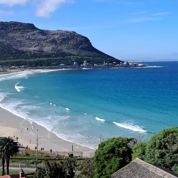 Blue Waves, hotel in Cape Town