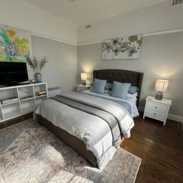 Daisy Cottage on Duke 3BR, hotel in Yarram