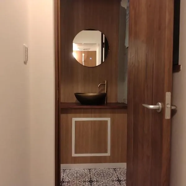 TONARINO Hostel for Backpackers, hotel in Kobe