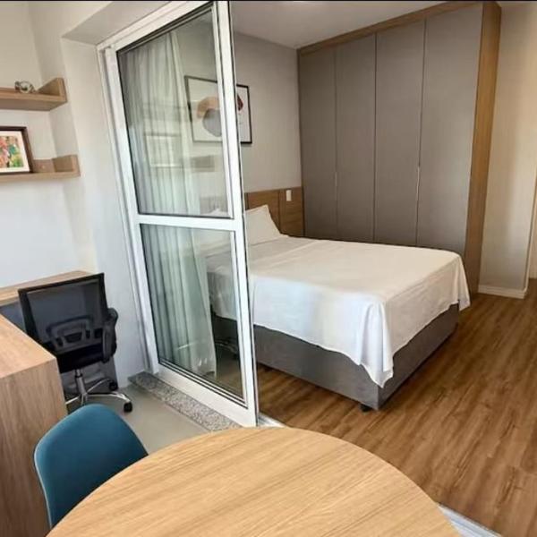 1607 - Studio c/garagem na melhor localização