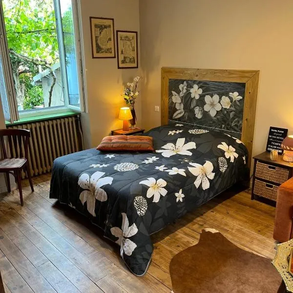 Petit appartement chez l'habitant esprit pension de famille, hotel in Tournon-sur-Rhône