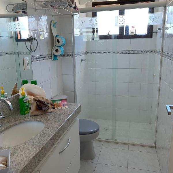 Apto Pé na Areia melhor praia do Guarujá, Tombo 2 dormitórios com suíte - Foto 3