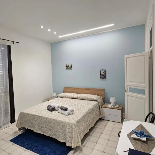 "Il Faro" con terrazza attrezzata all'aperto, hotel in Santa Flavia