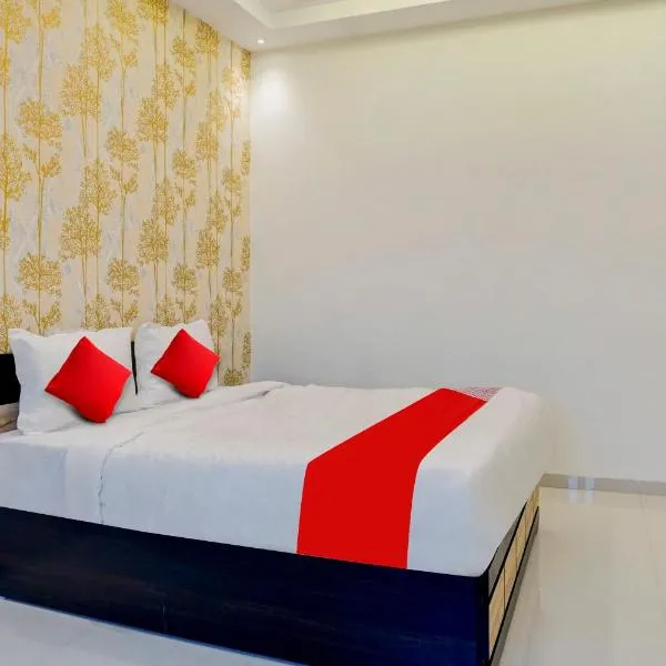 Collection O Golden Leaf, hotel in Pune