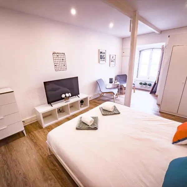Seaside Studio - Cascais historic centre, hotel v destinaci Cascais