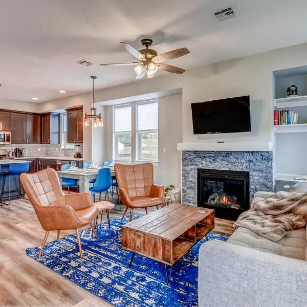 Ocean Overlook 3 Ensuite Bedrooms, Game Lounge, Pet-Friendly & Family Ready, hotel in Depoe Bay
