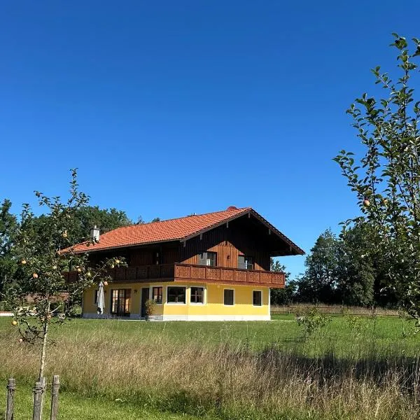 VILLA SEEBERG - by "Schloss Gessenberg" luxurious vacation home with lake and mountain views, suitable for families, hotel in Petting