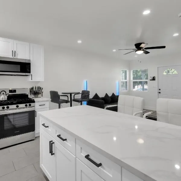 Mid-City Retreat With Backyard And Grill