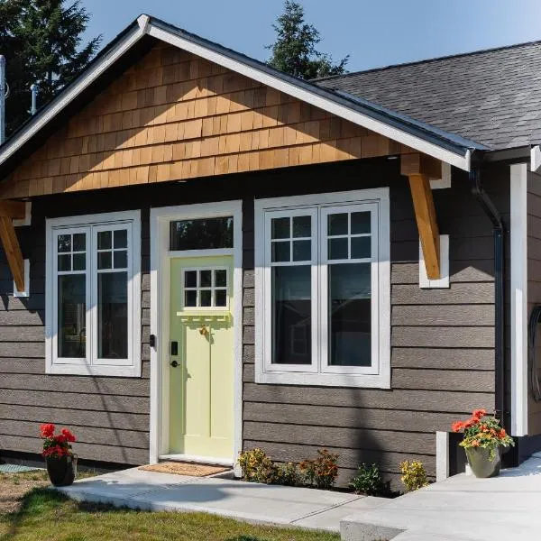 Brass Apple Cottage, hotel in Campbell River