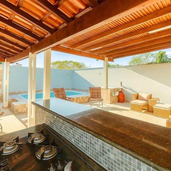 Casa com Espaço Gourmet e Piscina a 2min da Praia de Massaguaçu - Caraguatatuba